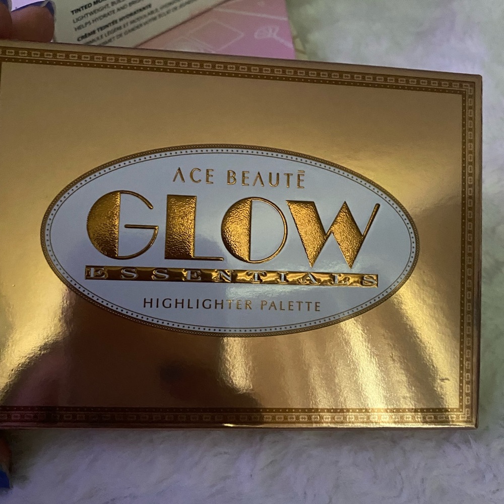 Makeup bundle - Picture 5 of 6